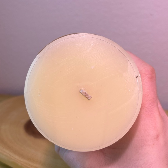 Debi Lilly Natural Beeswax Large Pillar candles - Picture 4 of 8